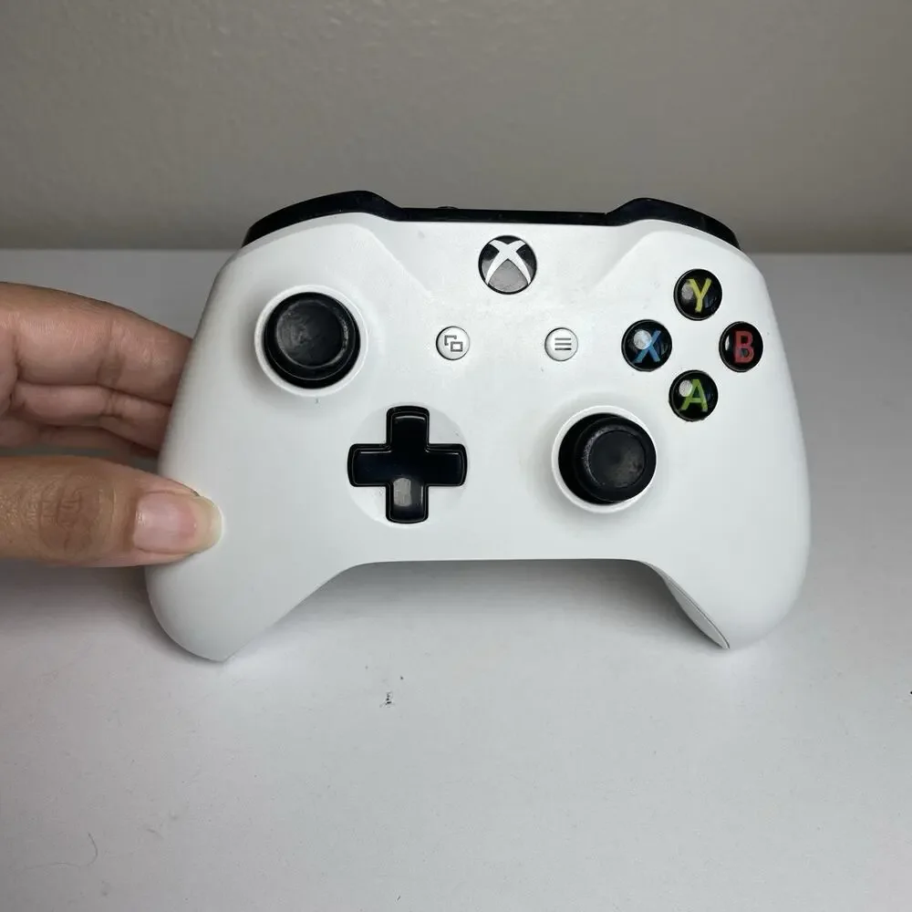Microsoft 1708 Xbox One Controller White with Dream Gear Back Untested